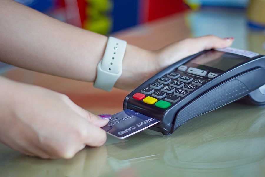 Differences Between a Credit Card Machine and POS System